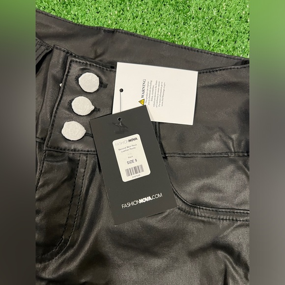 👖 NEW! SIZE 9 FAUX LEATHER PANTS - Picture 2 of 4